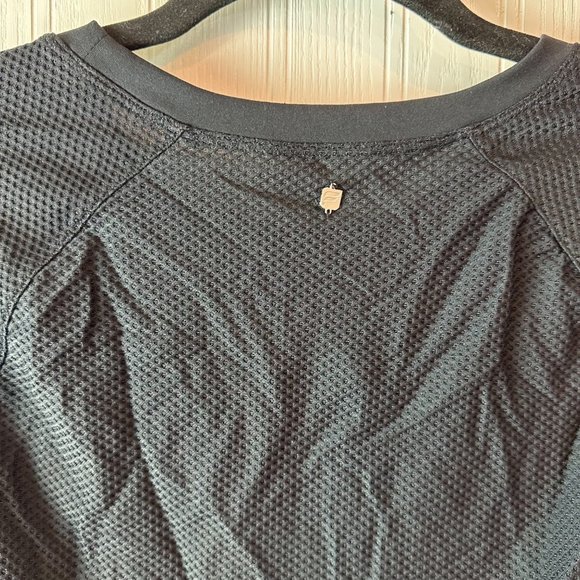 FABLETICS Lana BLACK LONG SLEEVED TOP Mesh Athletic Shirt SIZE Medium - Picture 5 of 6